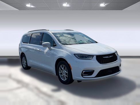 Used 2022 Chrysler Pacifica Touring-L FWD image 5
