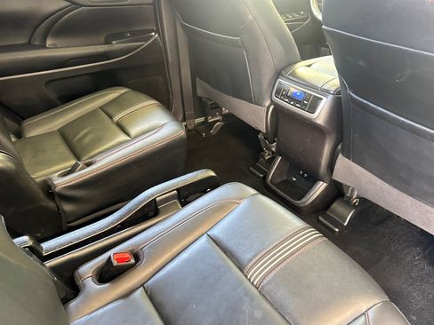 Used 2019 Toyota Highlander SE AWD/4WD image 34