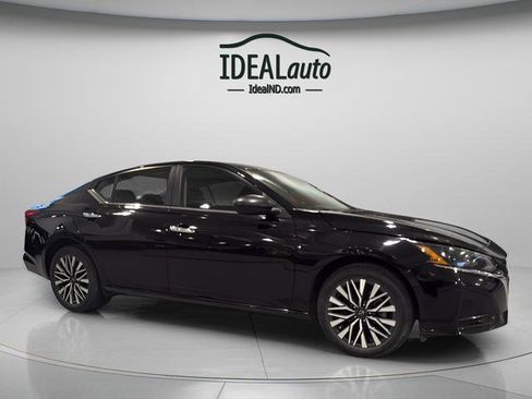 Used 2024 Nissan Altima 2.5 SV image 19