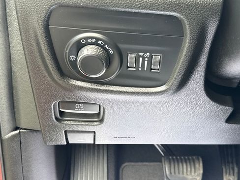 Used 2024 Jeep Grand Cherokee Laredo w/ Luxury Tech Group I AWD/4WD image 32