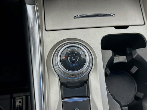 Used 2022 Ford Explorer Limited image 24