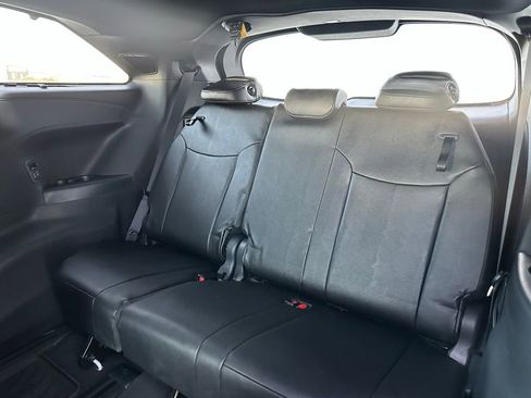 Used 2025 Toyota Sienna Platinum image 15