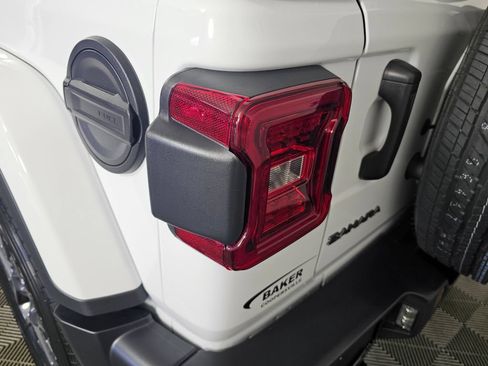 Used 2025 Jeep Wrangler Unlimited Sahara AWD/4WD image 30