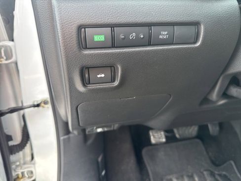 Used 2025 Nissan Sentra SV image 12