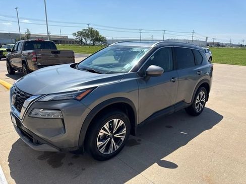 Used 2023 Nissan Rogue SV w/ SV Premium B Package AWD/4WD image 2