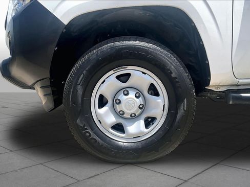 Used 2022 Toyota Tacoma SR RWD image 10