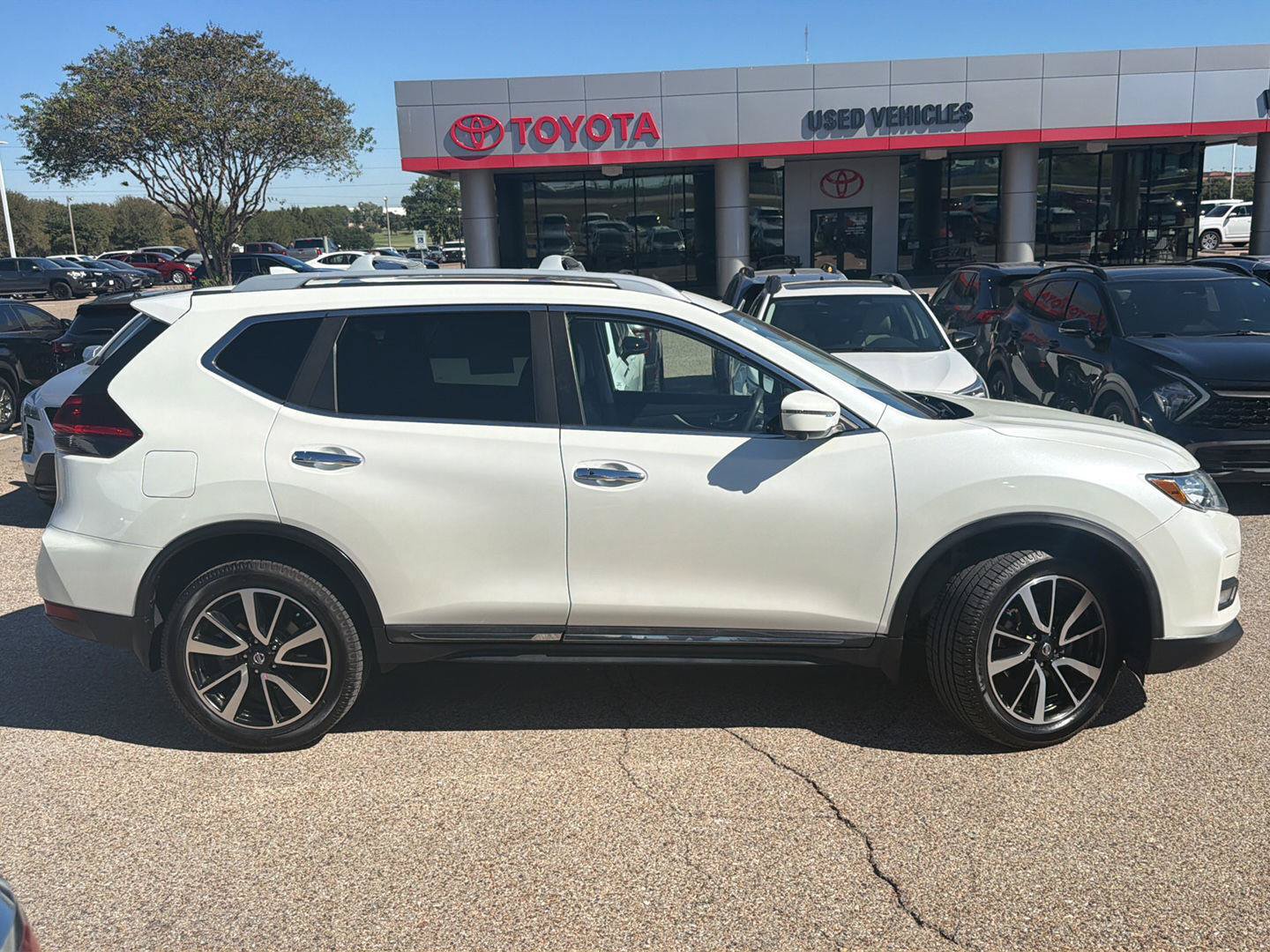 Used 2020 Nissan Rogue SL w/ Premium Package AWD/4WD image 2