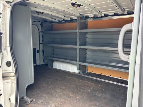 Used 2017 Nissan NV 2500 SV w/ Technology Package RWD image 17