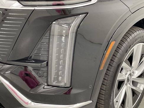 New 2026 Cadillac Vistiq Luxury w/ LPO, Floor Liner Package AWD/4WD image 16