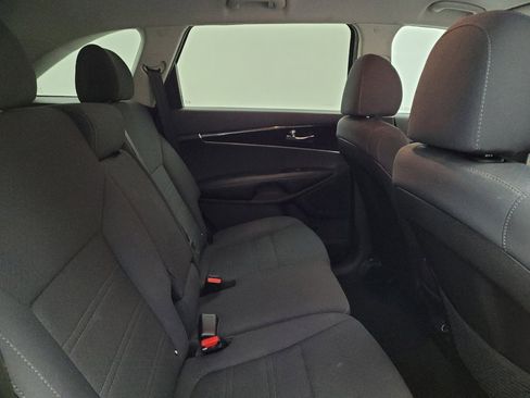 Used 2019 Kia Sorento L FWD image 19