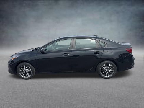 Used 2022 Kia Forte LXS w/ LXS Technology Package FWD image 2