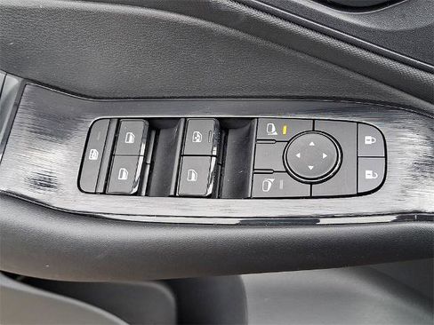 Certified 2025 Nissan Rogue S image 28