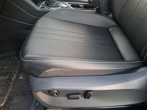 Certified 2022 Volkswagen Tiguan SE w/ Panoramic Sunroof Package image 29