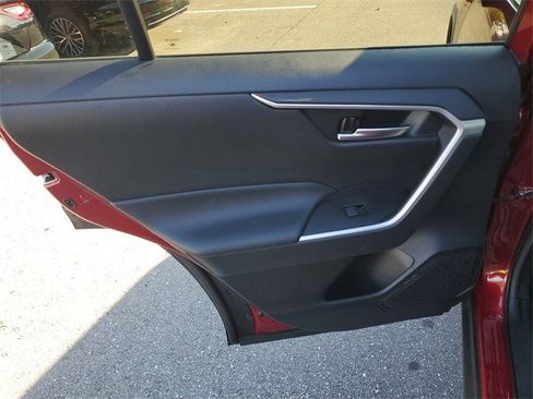 Used 2021 Toyota RAV4 XLE image 9