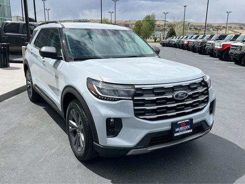 New 2026 Ford Explorer Active AWD/4WD image 4