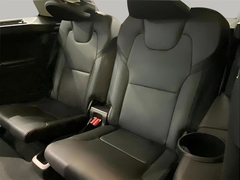 Used 2018 Volvo XC90 T6 Momentum w/ Convenience Package image 13