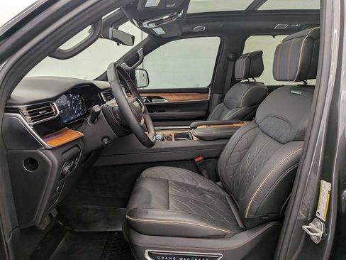 Used 2024 Jeep Grand Wagoneer Series III image 16