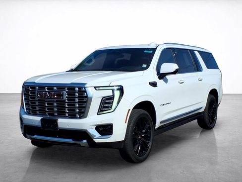 Certified 2025 GMC Yukon XL Denali w/ Denali Reserve Package AWD/4WD image 1