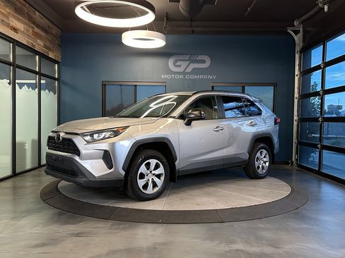Used 2021 Toyota RAV4 LE FWD image 7