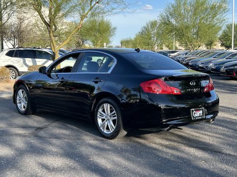 Used 2015 INFINITI Q40 w/ Moonroof Package RWD image 3