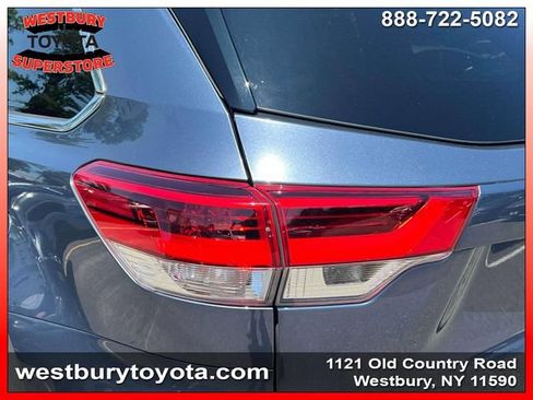 Used 2017 Toyota Highlander XLE AWD/4WD image 13
