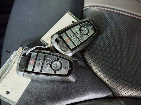 Used 2022 Ford F450 Platinum w/ FX4 Off-Road Package image 37