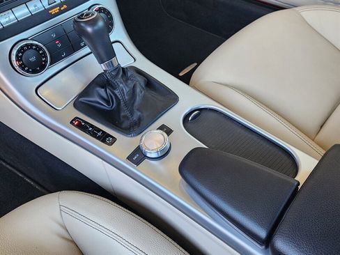 Used 2015 Mercedes-Benz SLK 250 w/ Premium Package image 58