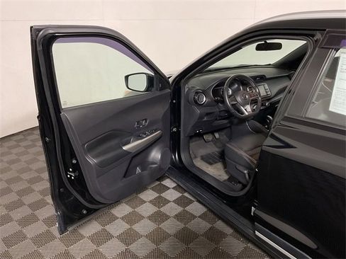 Used 2020 Nissan Kicks SR w/ SR Premium Package image 16