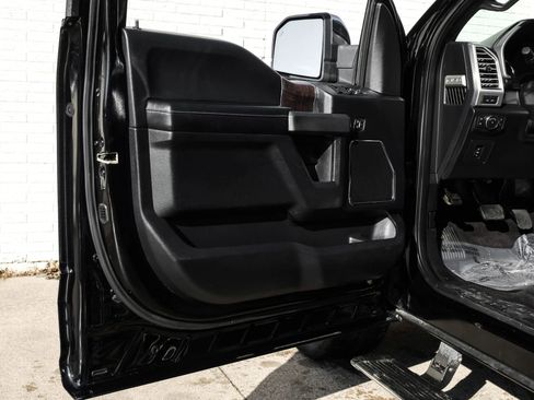 Used 2016 Ford F150 Platinum w/ Equipment Group 701A Luxury image 38