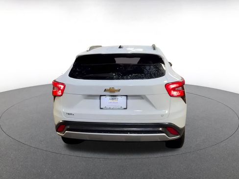 Used 2025 Chevrolet Trax LT image 11
