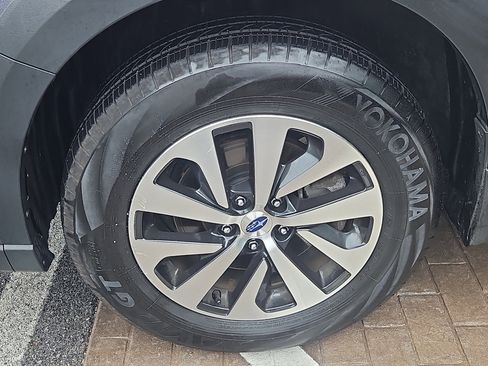 Used 2024 Subaru Outback Premium image 4