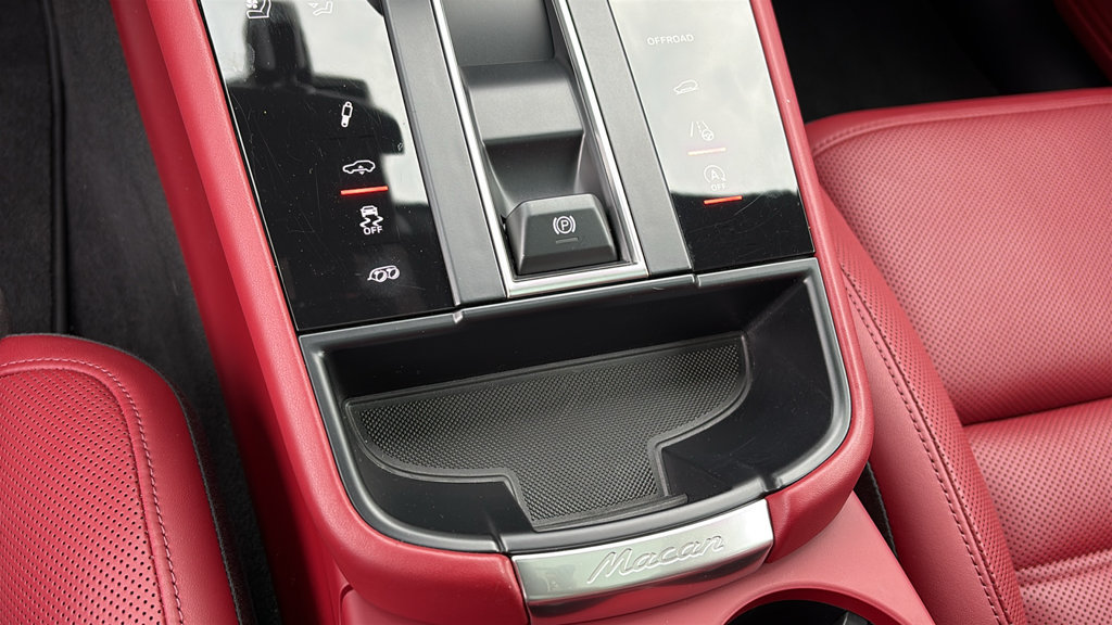 Used 2024 Porsche Macan GTS AWD/4WD image 19
