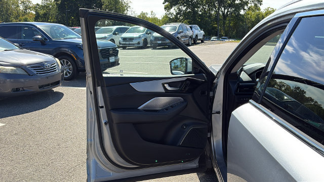 Used 2023 Acura MDX w/ Technology Package AWD/4WD image 8