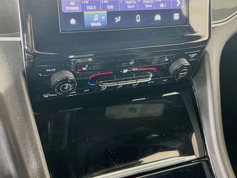 Used 2023 Jeep Grand Cherokee Altitude image 15