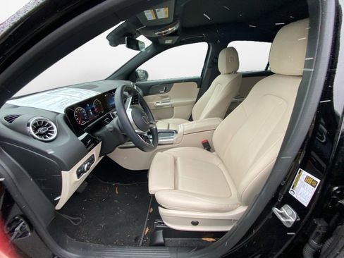 Used 2025 Mercedes-Benz GLA 250 4MATIC image 9