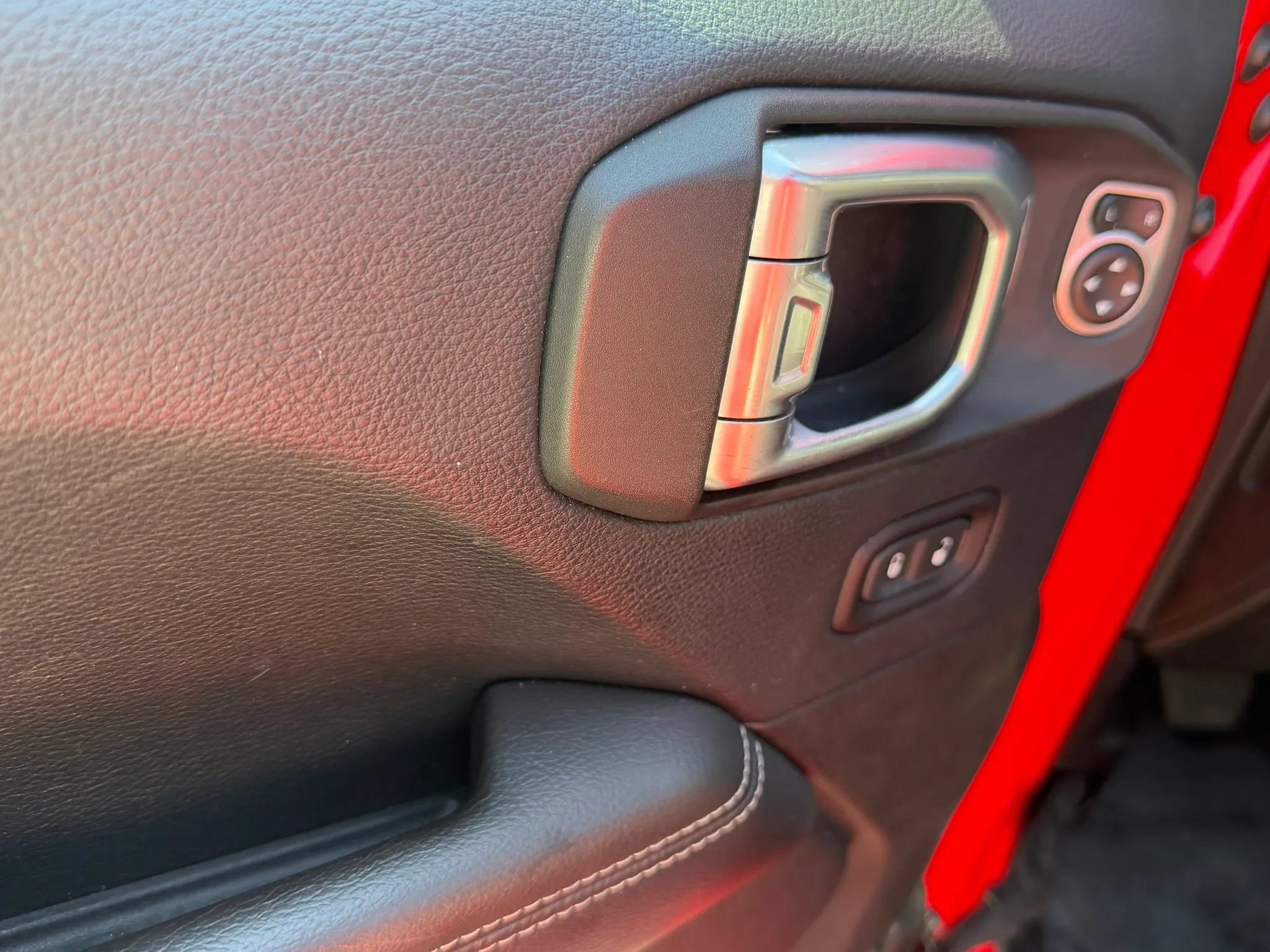 Used 2019 Jeep Wrangler Unlimited Sahara w/ LED Lighting Group AWD/4WD image 28