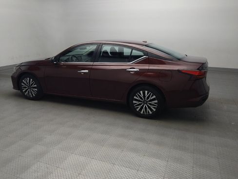 Used 2024 Nissan Altima 2.5 SV FWD image 3