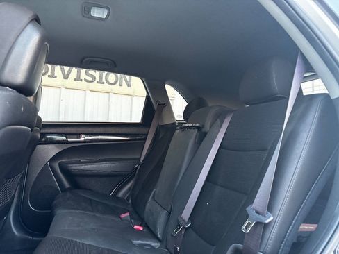 Used 2015 Kia Sorento LX FWD image 18