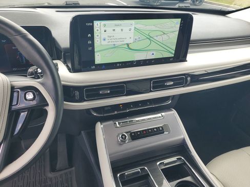 Used 2025 Lincoln Aviator AWD w/ Jet Appearance Package image 23