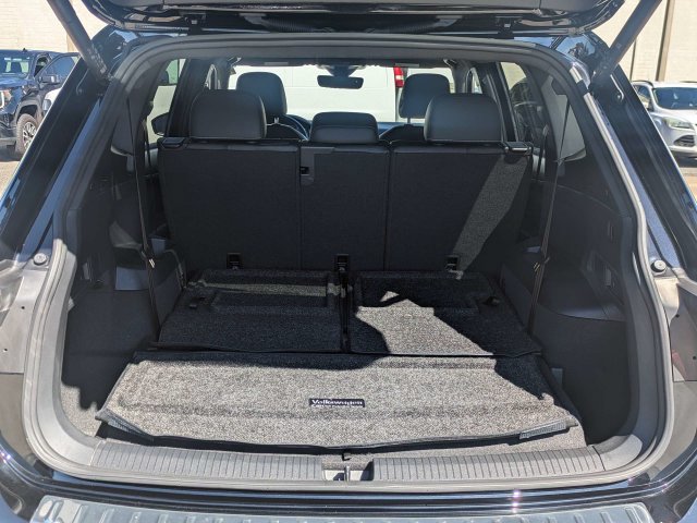 Used 2024 Volkswagen Tiguan SE R-Line FWD image 13