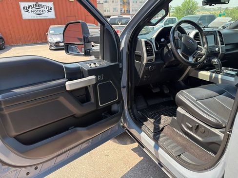 Used 2019 Ford F150 Lariat w/ Equipment Group 502A Luxury AWD/4WD image 9
