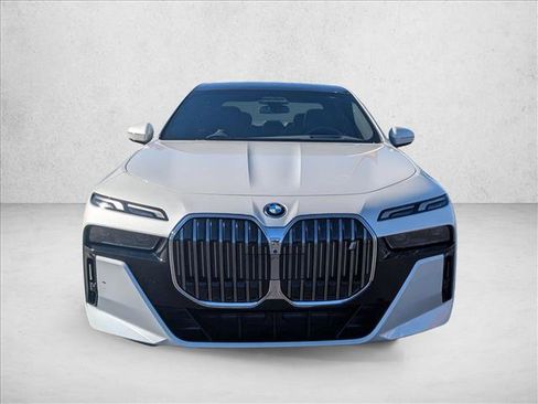 Used 2025 BMW i7 xDrive60 AWD/4WD image 2