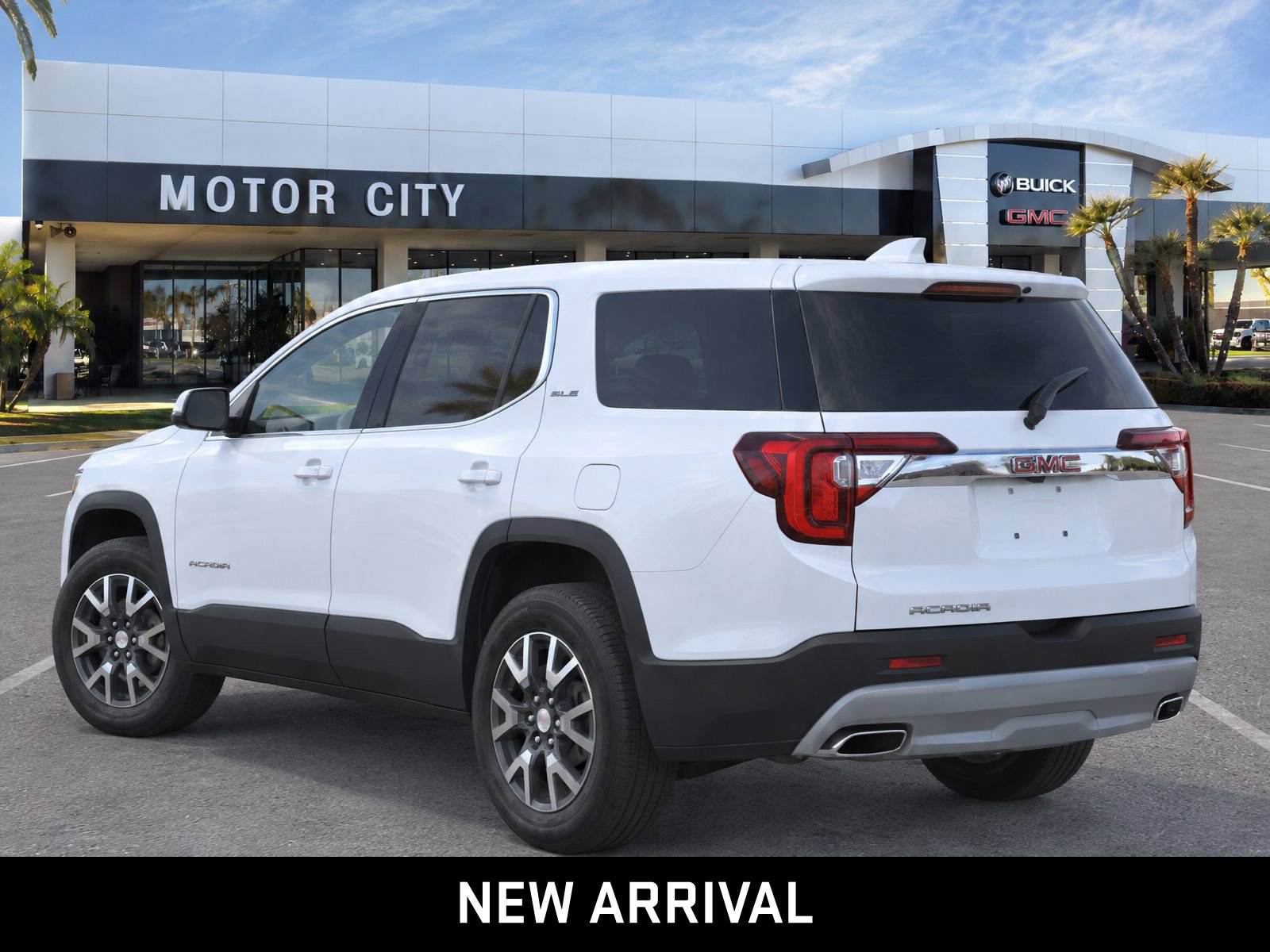 Certified 2023 GMC Acadia SLE w/ LPO, Cargo Package FWD image 3