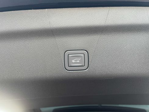 Used 2025 Cadillac Escalade ESV V AWD/4WD image 14