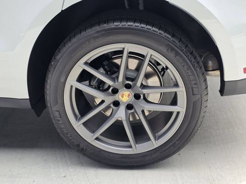 New 2026 Porsche Macan AWD/4WD image 31