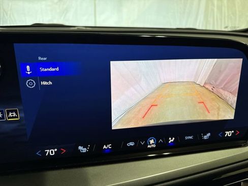 Certified 2025 Chevrolet Traverse LT FWD image 19