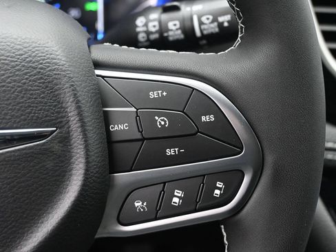 New 2026 Chrysler Pacifica Select FWD image 10