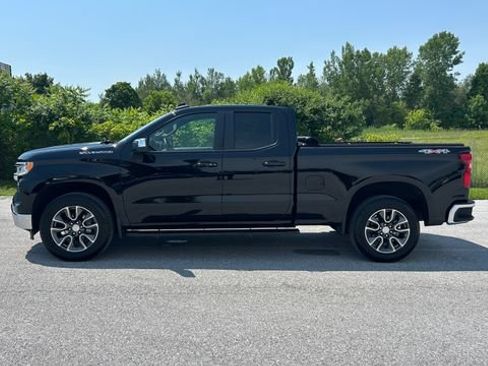 Used 2023 Chevrolet Silverado 1500 LT AWD/4WD image 6