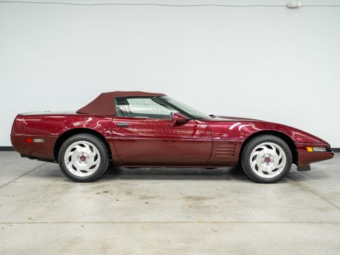 Used 1993 Chevrolet Corvette Convertible RWD image 17