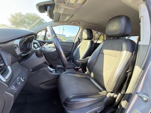 Used 2019 Chevrolet Trax LT w/ LT Convenience Package FWD image 13